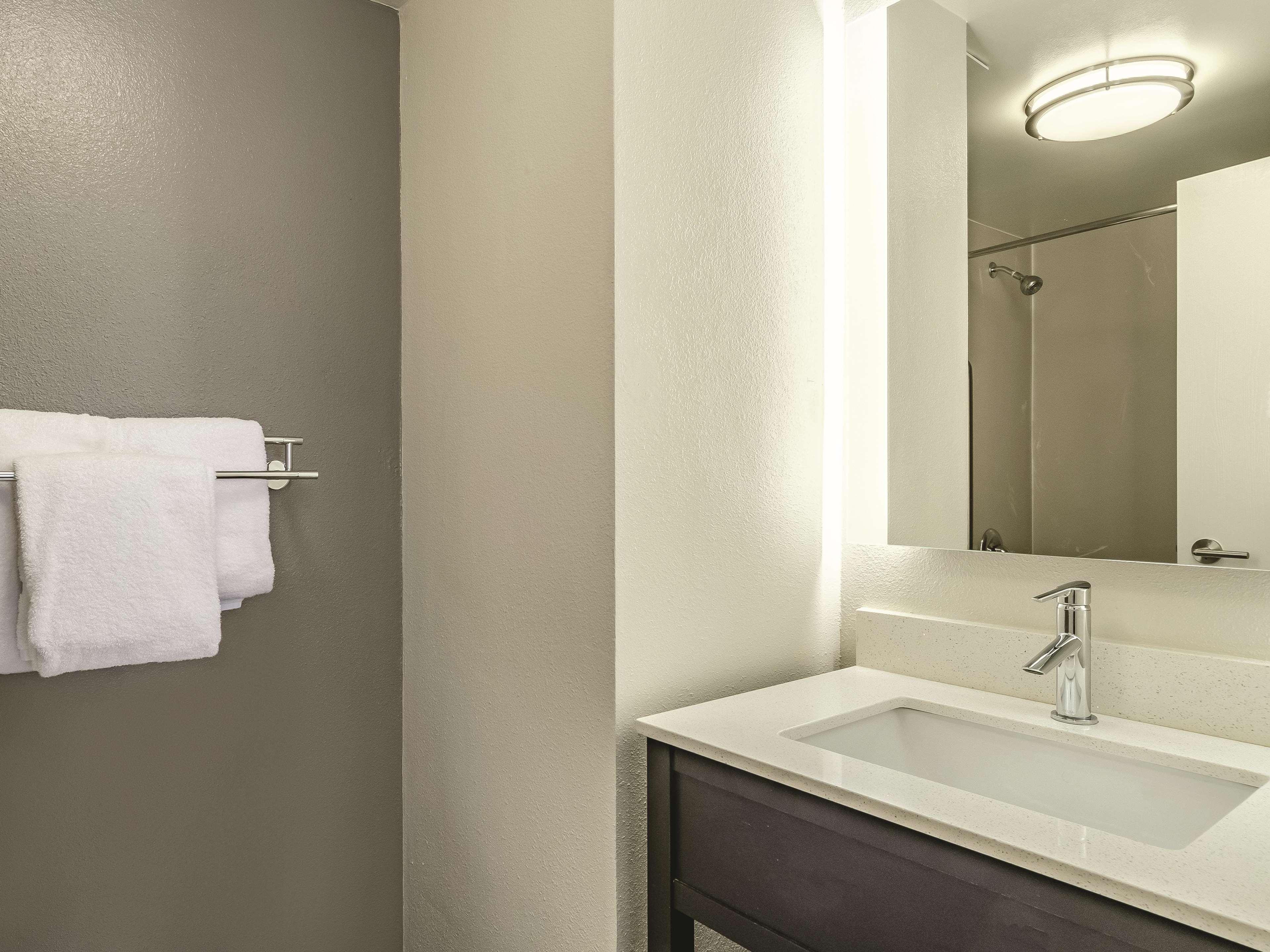 La Quinta By Wyndham Warwick Providence Airport Hotel Eksteriør billede